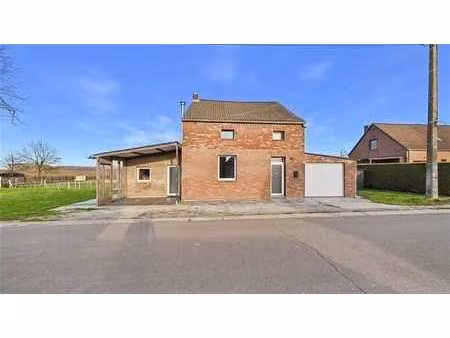 spacieuse maison avec terrain à bâtir