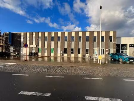 500 m² de bureaux prêts à l'emploi près de la r4