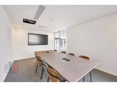 454 m² de bureaux prêts à l'emploi près de la r4