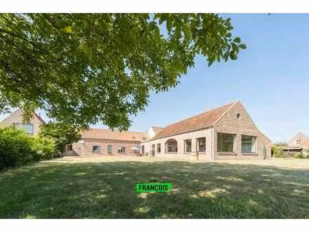 propriété commerciale unique avec vue panoramique sur la ca…