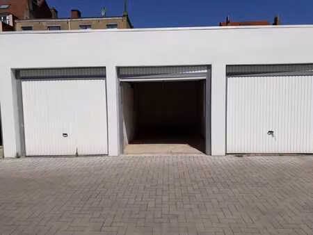 garage fermé à louer 155€ par mois
