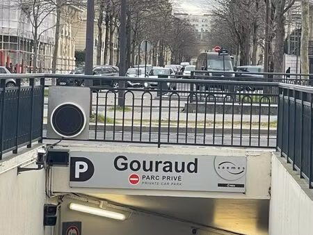 parking à deux pas de la tour eiffel