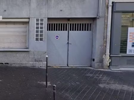 grand box fermé / garage fermé / parking - paris 18ème