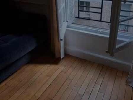 studio avec cuisine séparée place des vosges 18m2