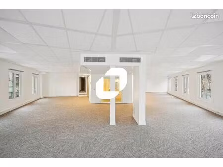 bureaux 218 m²