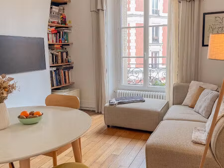 m° jules joffrin  3 pièces rue ordener excellent état.