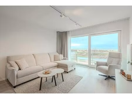 prachtig gerenoveerd appartement met frontaal zeezicht!