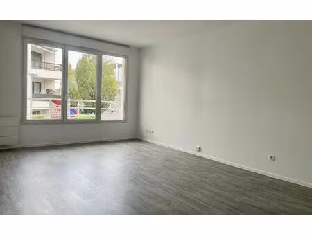 location appartement  66.9 m² t-3 à noisy-le-grand  1 116 €