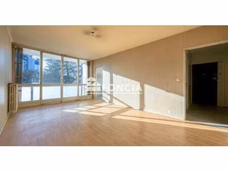 annecy – appartement 3 chambres avec balcons – à rénover