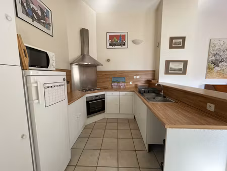 au centre de saint-jean-pied-de-port au calme  appartement t