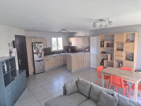 a vendre appartement t3 sur la couronne avec 2 places de parking