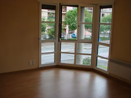 toulouse - empalot - agréable studio avec balcon et parking en sous-sol (idéal investisseu