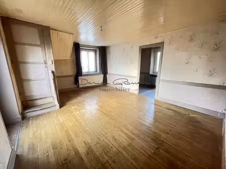 maison à rénover avec terrain attenant.