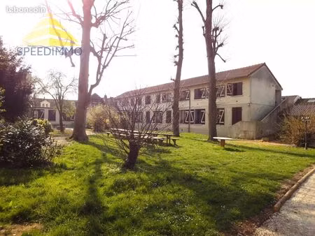 immeuble 45 pièces 1032 m²