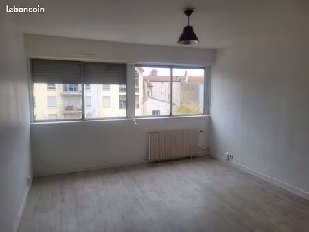 appartement f1 faubourg des 3 maisons