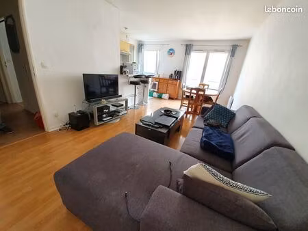 a louer - vieux lille t2 lumineux avec ascenseur + parking privatif