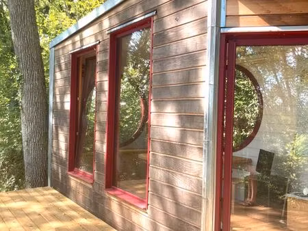 bureau atypique en pleine forêt  face à la seine