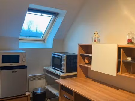 une chambre dans pavillon