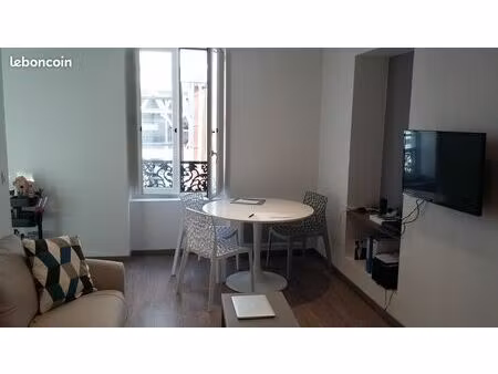 t2 meublé hyper centre avec balcon