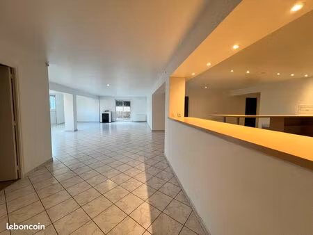 appartement t.5 de 235m2 avec garage + caves à vire normandie