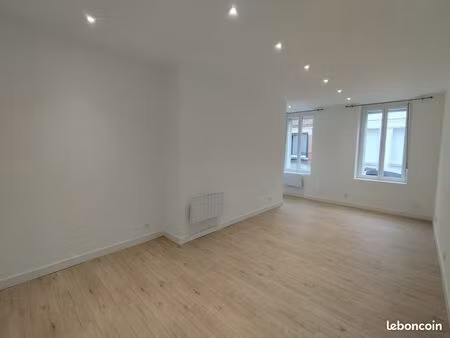 maison rénovée centre-ville  3 chambres  tout équipée  cour privative - proche commerces e