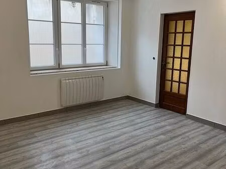 sees centre t1 rez-de-chaussé a louer