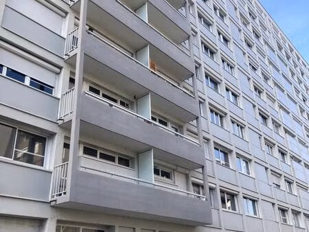 f4 70 m2 gratte ciel centre