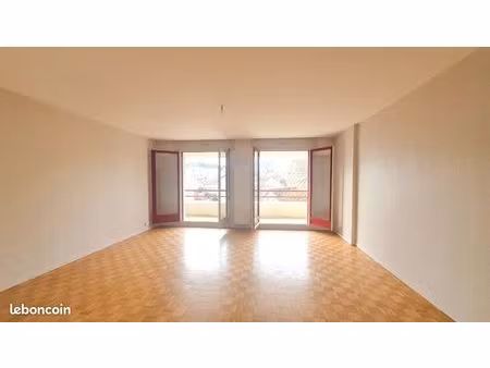 t3 de 75 m² - lumineux avec grand salon et balcon