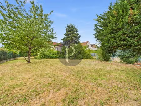 beau terrain plat 786 m² avec maison  proche sophie barat