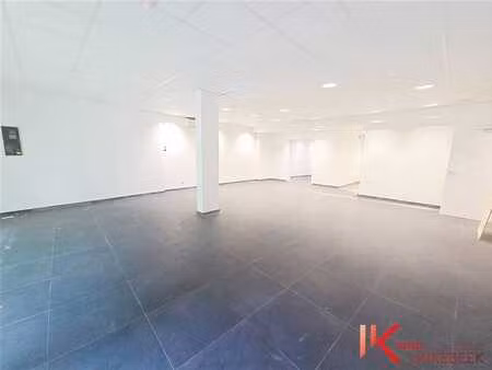 surface commerciale de 140m² idéalement située à beersel