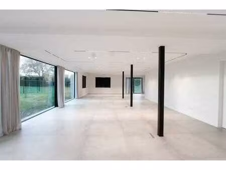 villa avec affectation complémentaire de bureau à louer – r