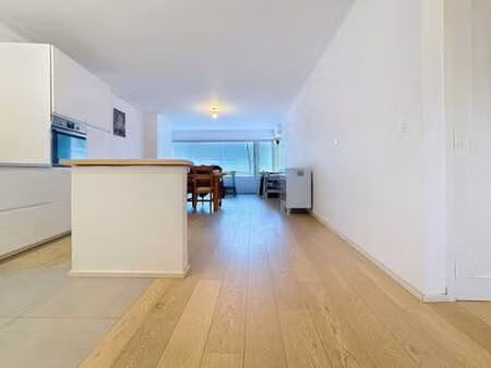 idéalement situé: spacieux et lumineux 2 ch avec terrasse