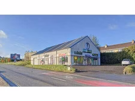 surf. commerciale de 2004  sup. de 555 m²  terrain & parking