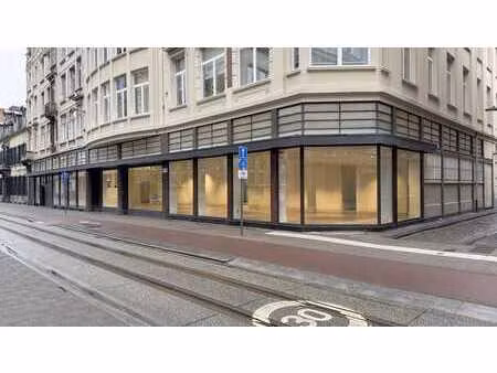 magnifique local commercial à louer en plein cœur d'anvers