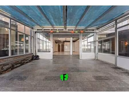 propriété commerciale et résidentielle dans un emplacement …