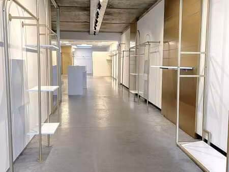 espace commercial en mezzanine loué à vendre sur l'avenue l