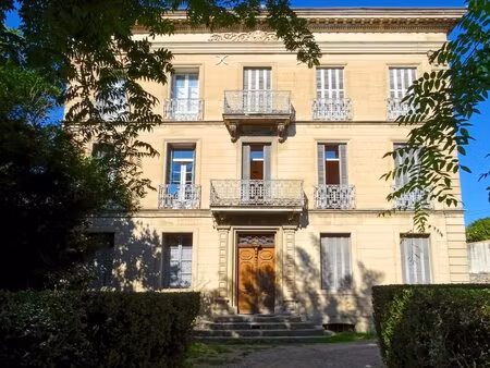 exclusivité à mane  immeuble 19ieme à fort potentiel