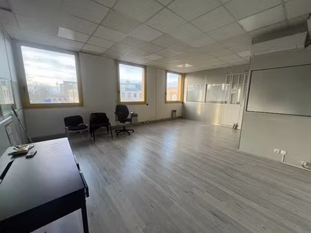 location locaux professionnels 1 pièce 12 m² à creteil (94000)  395 €