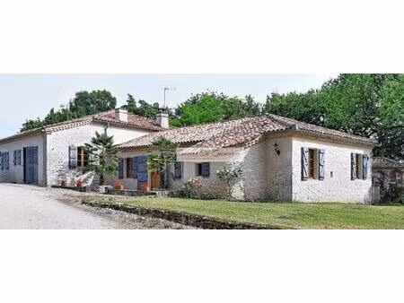 élégante demeure en pierre avec piscine  spa et sauna