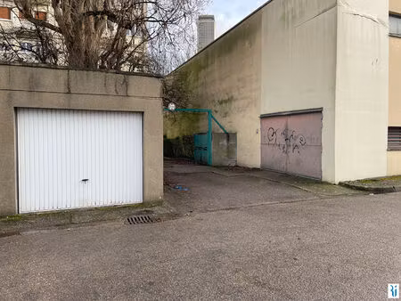 parking / box rouen 16 m2