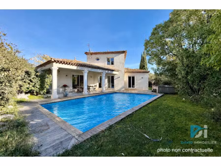 havre de tranquillité avec piscine et jardin paysagé golf