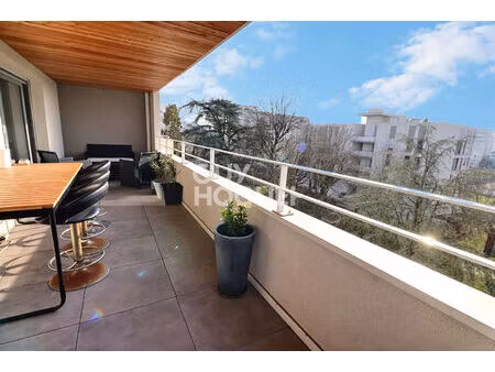 t4 avec terrasse et garage double - lyon 8