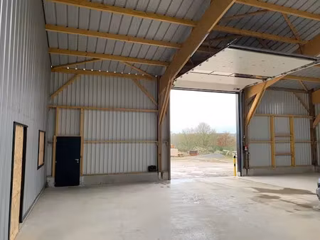 300 m² stockage avec bureaux - ploermel. terrain clos avec portail