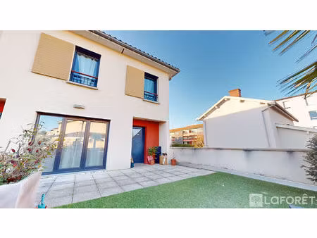 appartement 4 pièces 100.54 m² jassans riottier   terrasse de 40 m² + double garage