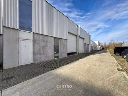 instapklare opslagruimte (184m²) te huur  inclusief 1 par...