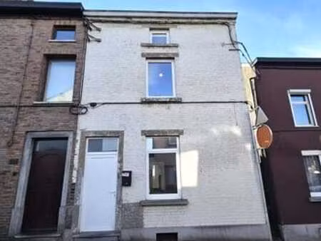 maison 3 chambres avec cour !