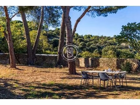 proche  demeure de charme au coeur d'un village provençal