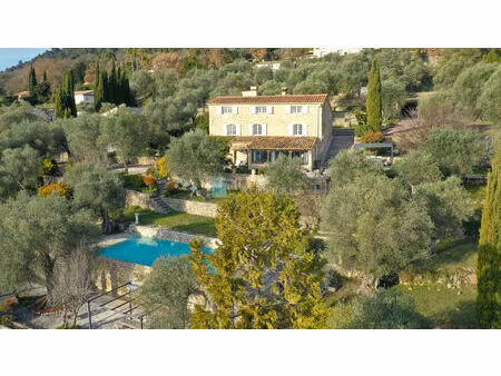 propriété du xviii de 177 m² avec son oliveraie et vue mer