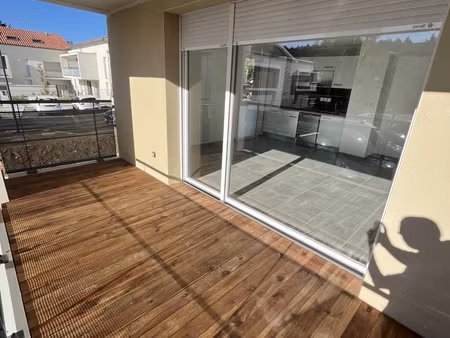 t2 moderne avec terrasse et parking castanet-tolosan