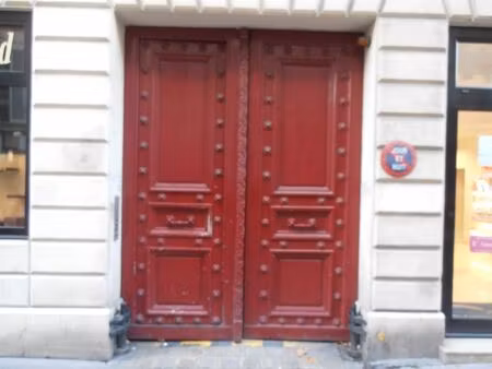 bureau de 63 m² paris 8